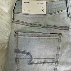 AMERICAN EAGLE :: SUPER STRETCH X JEGGING :: SIZE 6 :: COLOR ROYALLY LIGHT